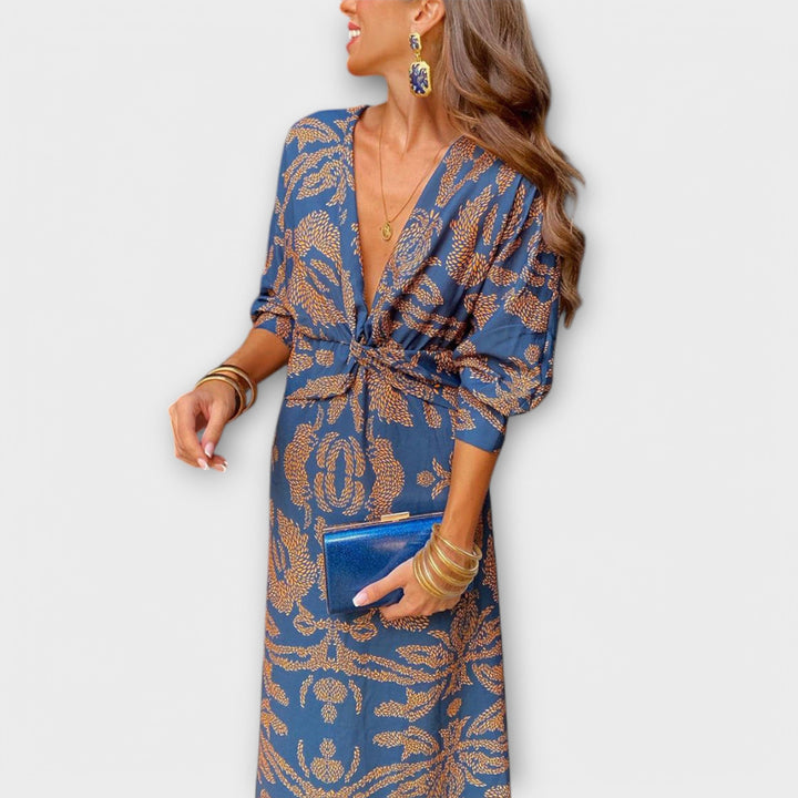 Elegant dress with long sleeves