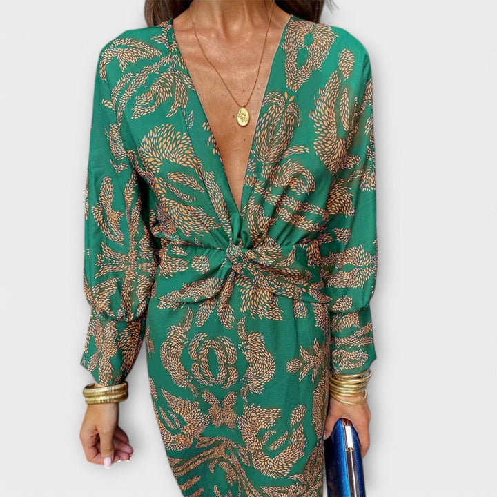Elegant dress with long sleeves